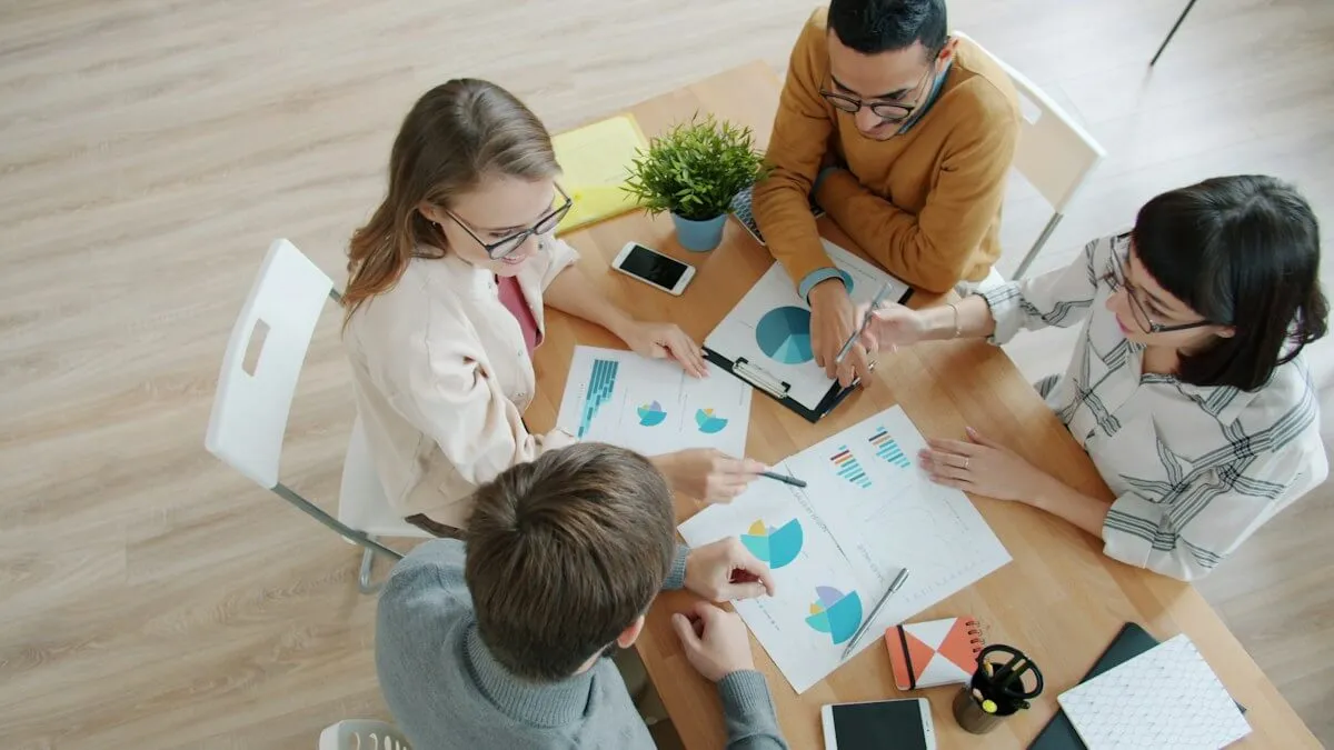 MacroMarketin team reviewing a growth plan